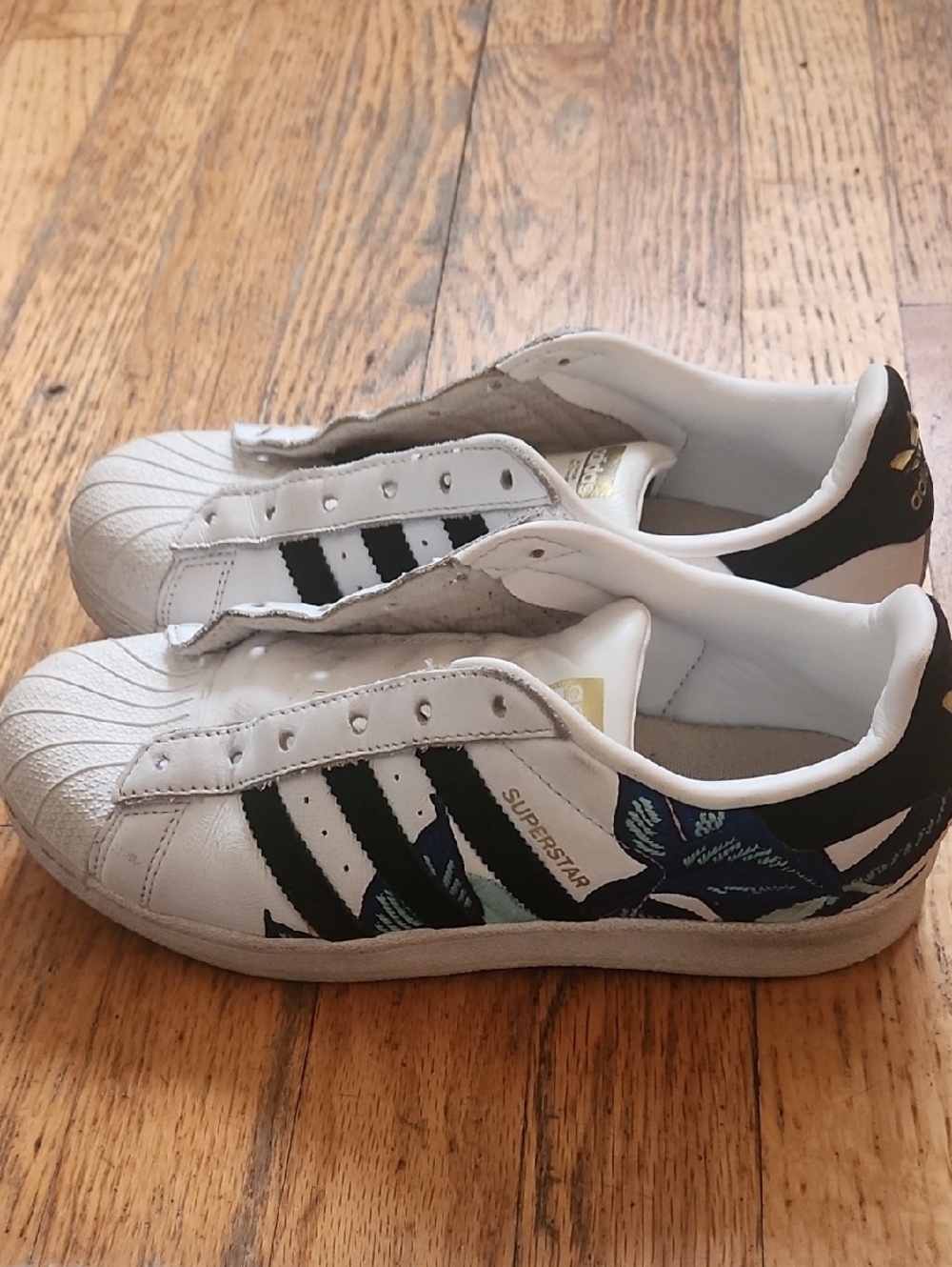Adidas Superstar- Embroidered - Picture 4 of 9